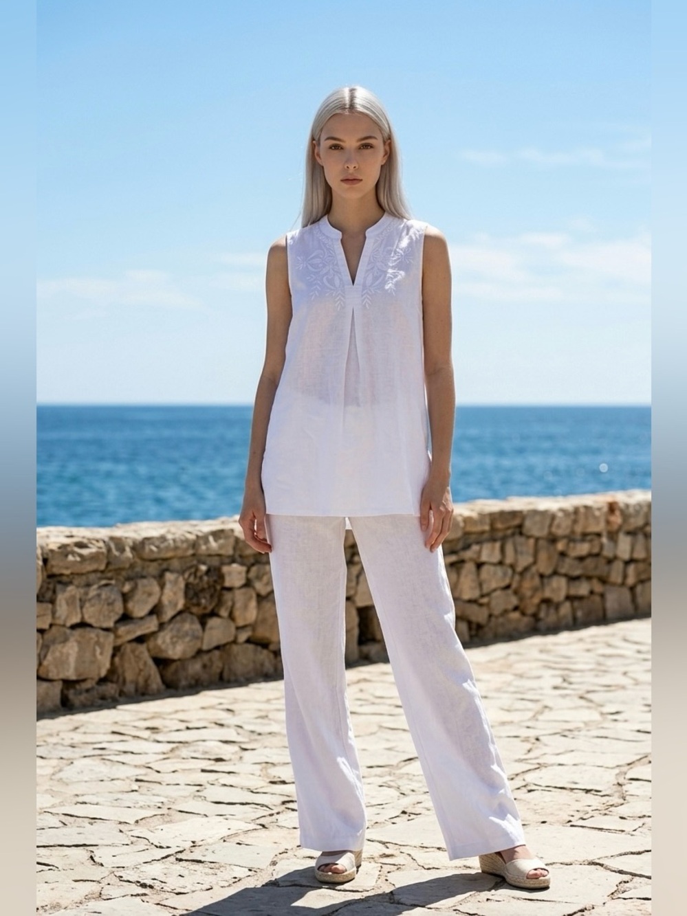Tommy Bahama White Sleeveless Linen Embroidered V-Notch Top